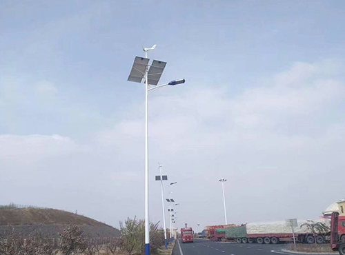 南京歐陸電氣風光互補照明系統(tǒng)，設備配置功率300W